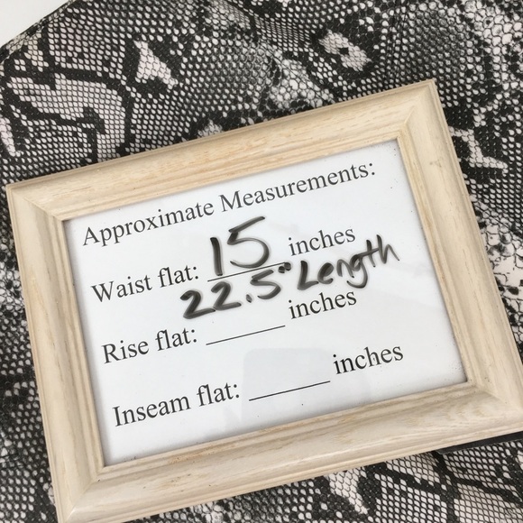 Marc New York Snakeskin Python Mini Skirt Women’s Size S Gray - Picture 11 of 11